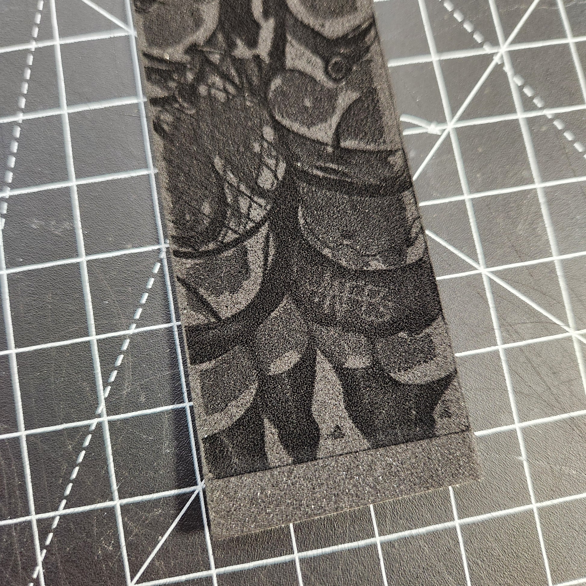 Tamaran Sisters | 1mm Thick AAFB HD DARKSLIDE Griptape