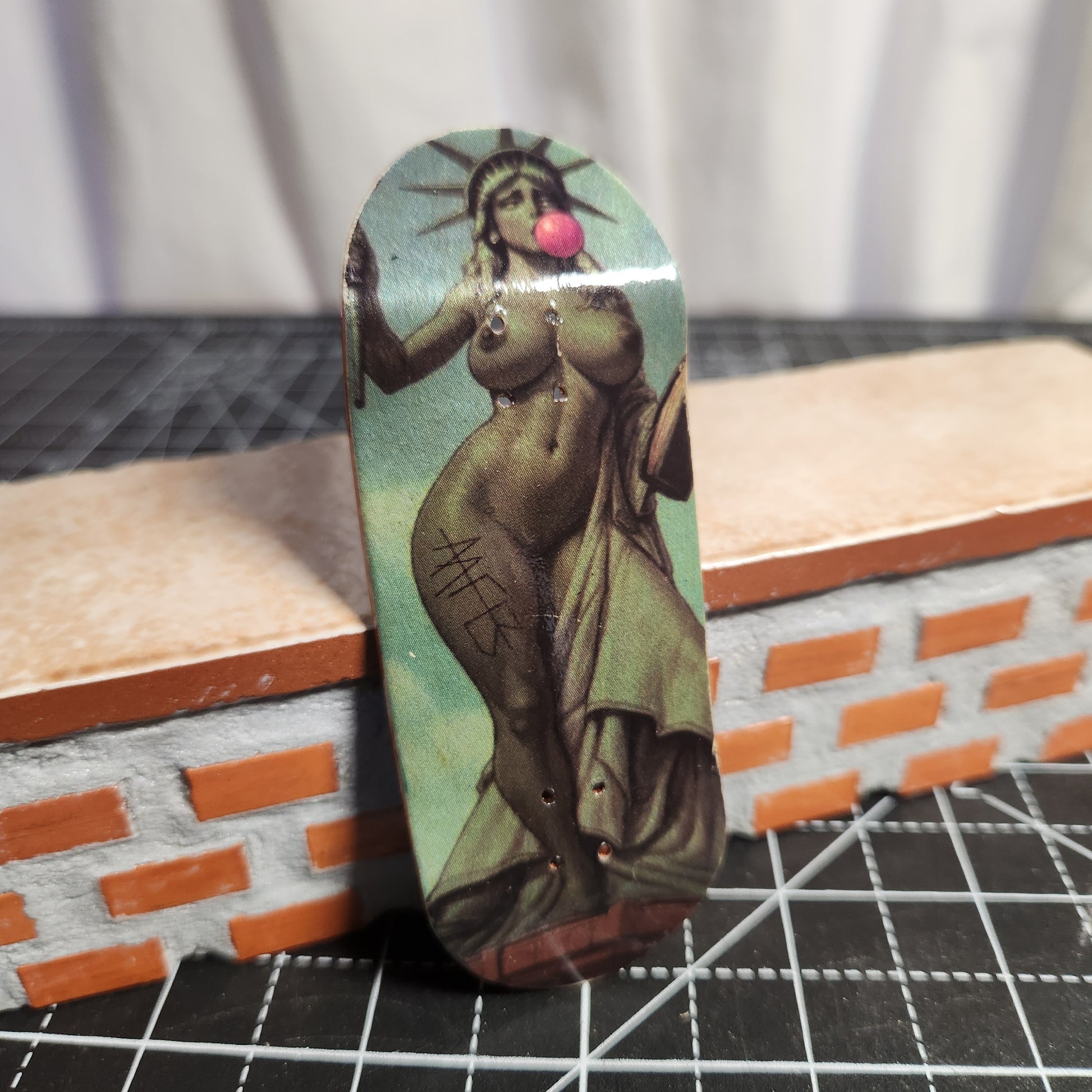 (NSFW) Statue of WAP - 36mm Fingerboard Deck