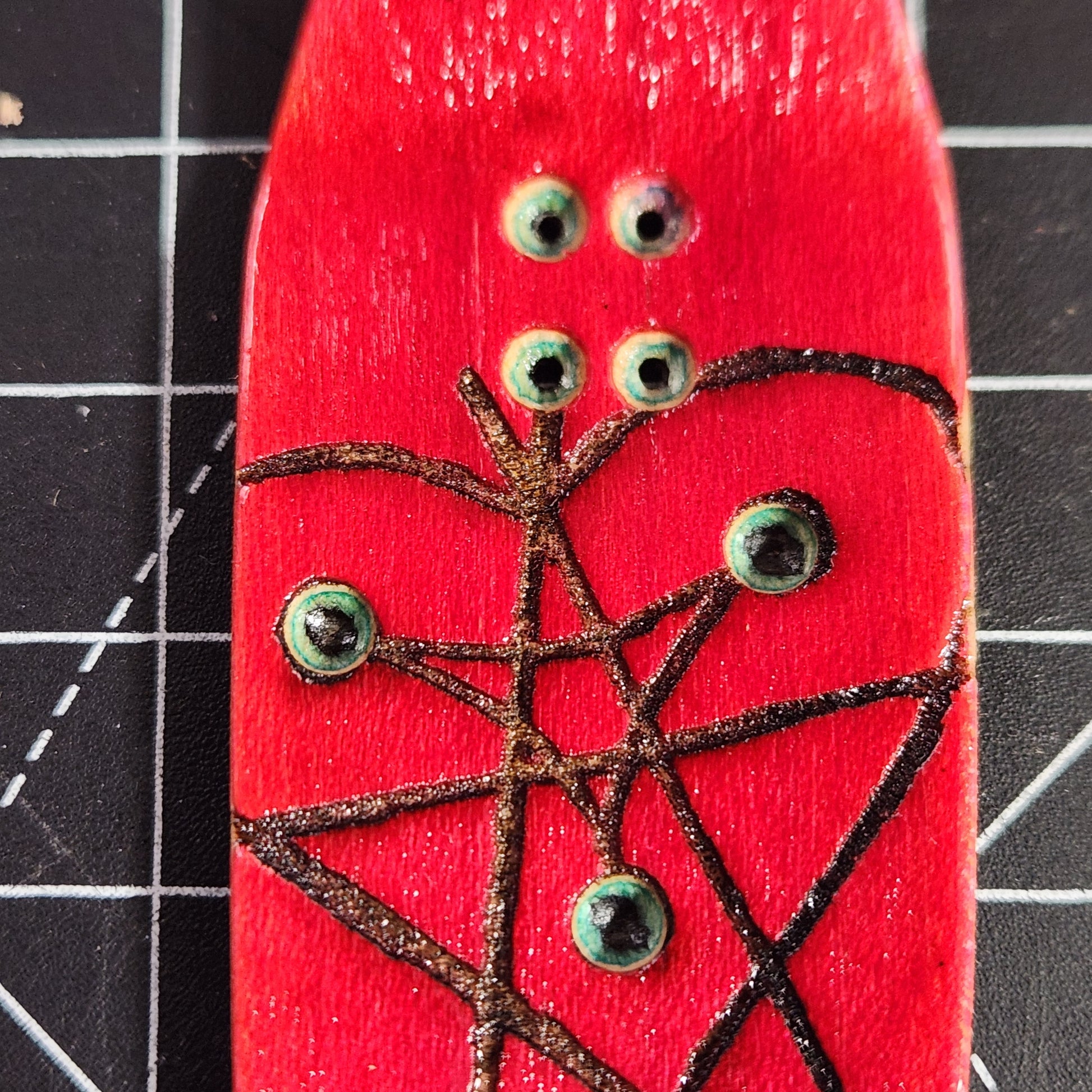 Face The Shadow - 34mm Fingerboard Deck | TRADITION - Popsicle