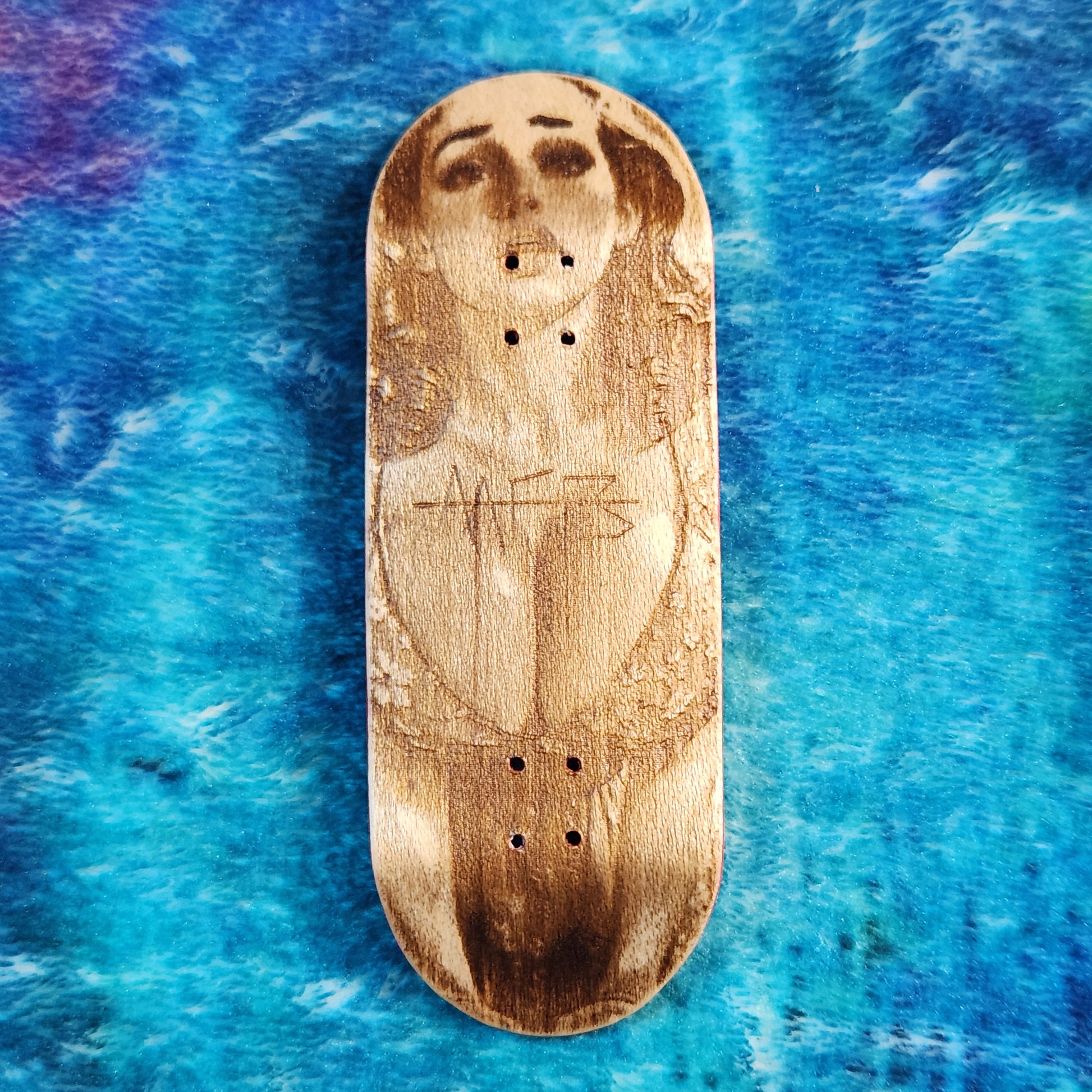 The Look She Gives - 36mm Fingerboard Blem Deck