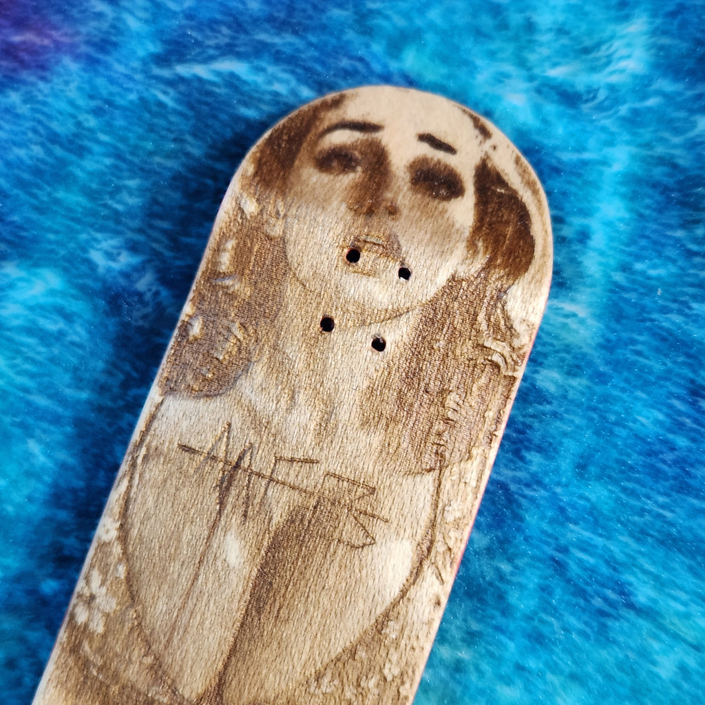 The Look She Gives - 36mm Fingerboard Blem Deck