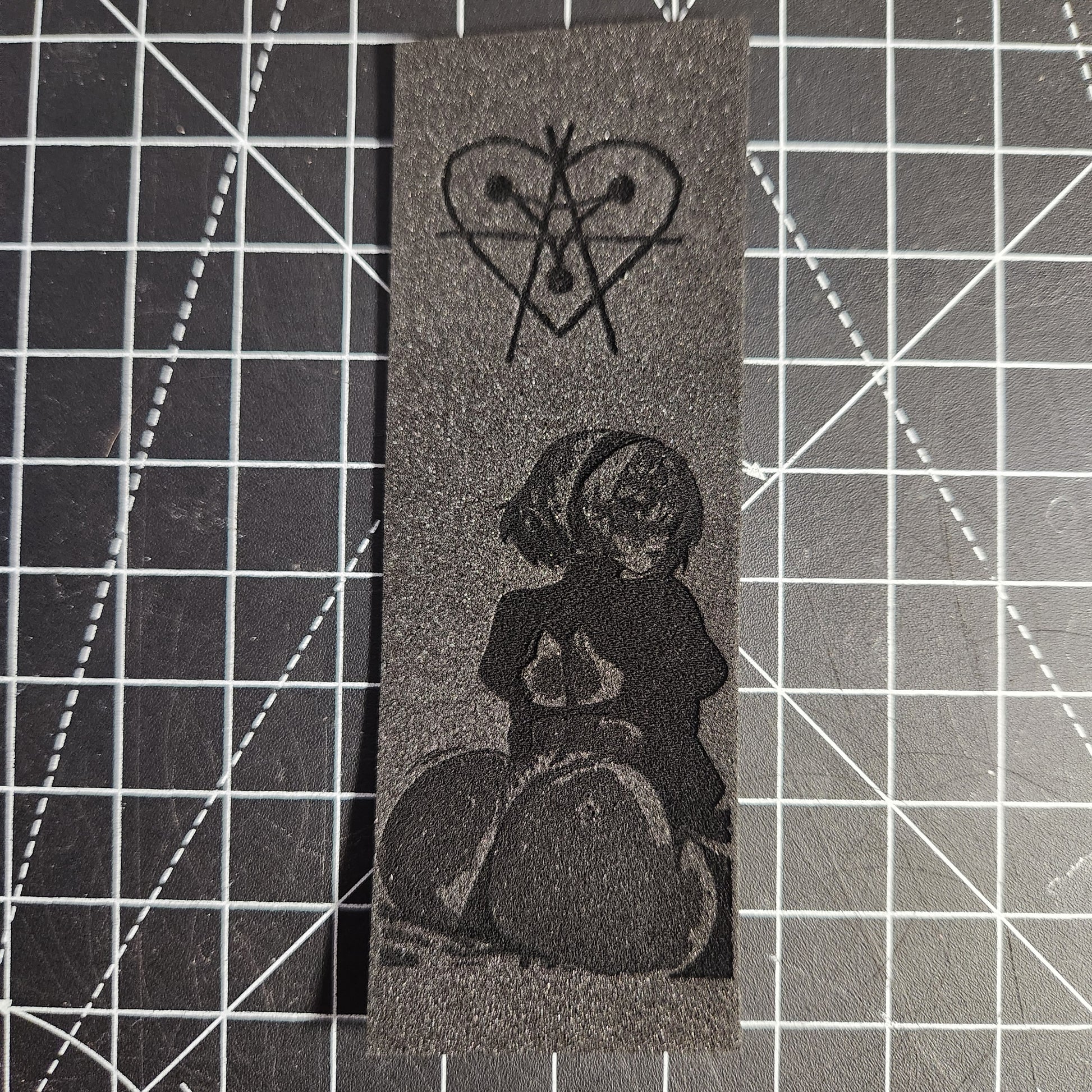 2B At Rest | 1mm Thick AAFB HD DARKSLIDE Griptape