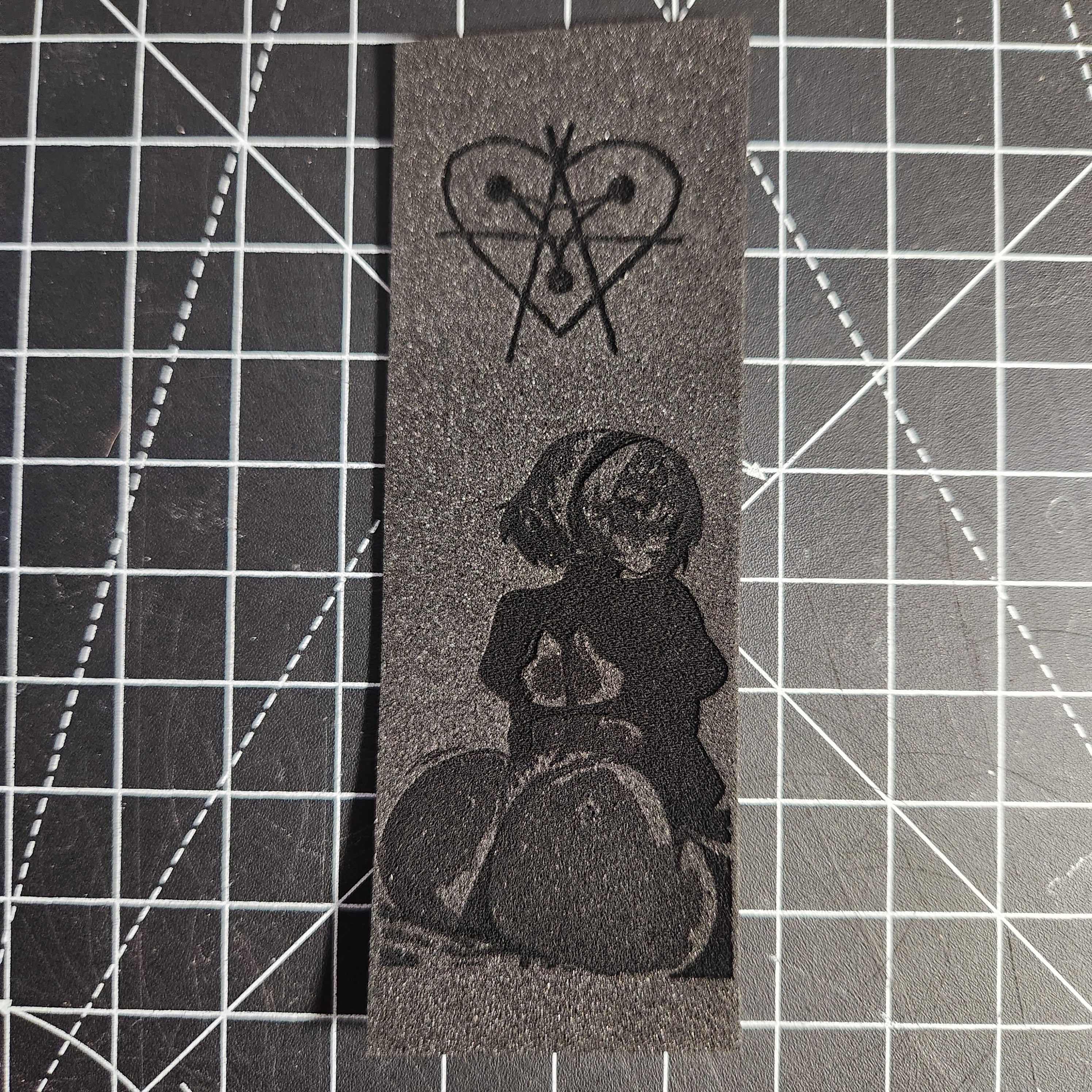 2B At Rest | 1mm Thick AAFB HD DARKSLIDE Griptape
